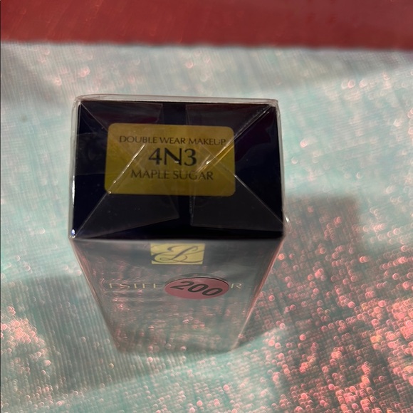 802. Estée Lauder Double Wear Stay-in-Place Makeup - Picture 3 of 3